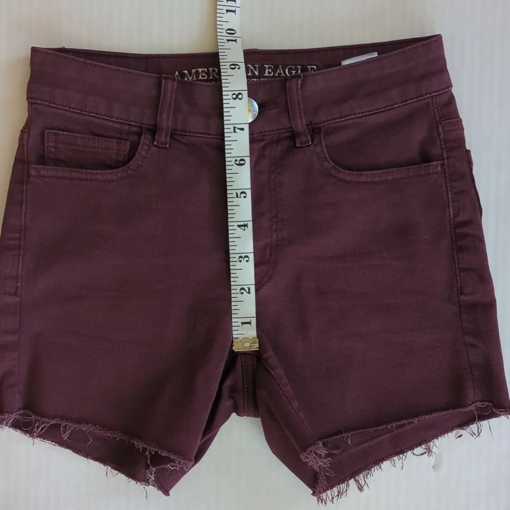 AEO Super Stretch Hi Rise Frayed Hem Shortie Cut Off Mom Shorts 00 Burgundy - Picture 12 of 13